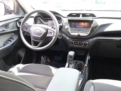 Used 2023 Chevrolet TrailBlazer LT w/ Convenience Package FWD image 12