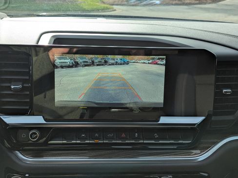 Used 2024 Chevrolet Silverado 1500 LT w/ Z71 Off-Road Package image 20