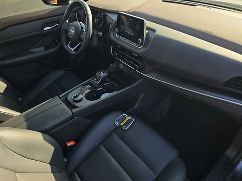 Used 2023 Nissan Rogue SV w/ SV Premium B Package image 19