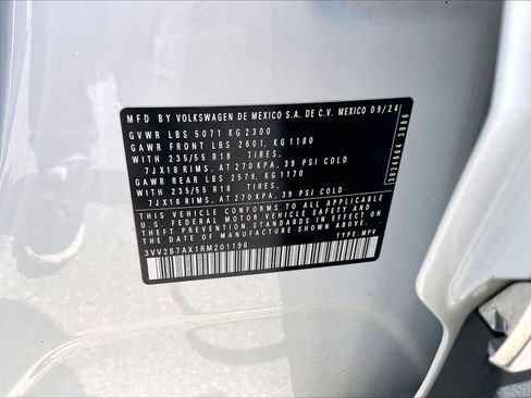 Used 2024 Volkswagen Tiguan SE AWD/4WD image 32