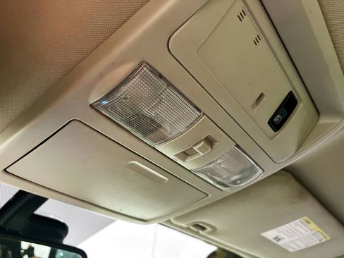 Used 2018 Nissan Titan SV w/ SV Convenience Package image 22