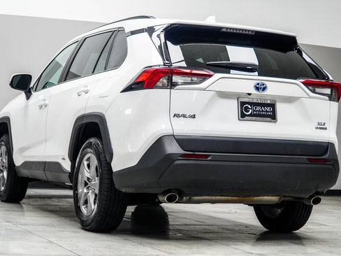 Used 2024 Toyota RAV4 XLE AWD/4WD image 10