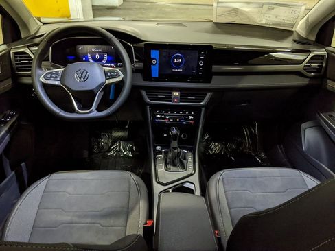 New 2026 Volkswagen Taos SE FWD image 12