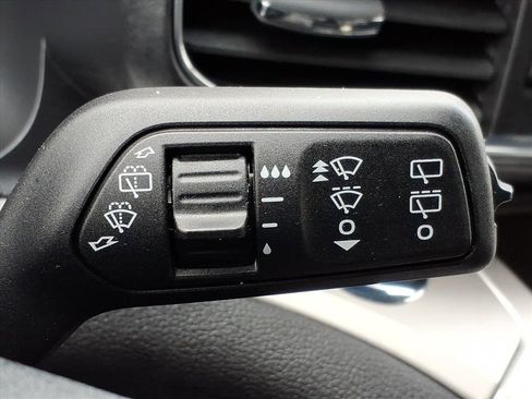 Used 2024 Ford Explorer XLT w/ Equipment Group 202A image 25