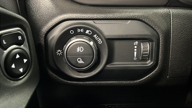 Used 2023 Jeep Gladiator Sport AWD/4WD image 30