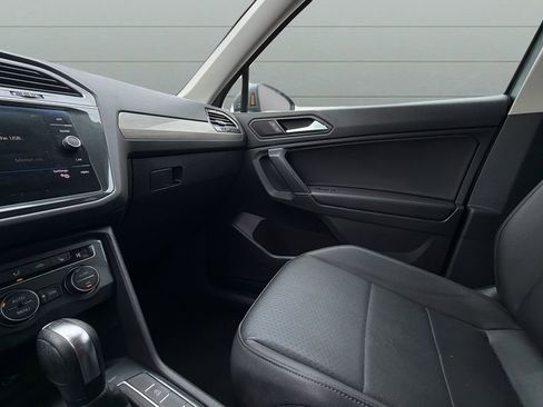 Used 2020 Volkswagen Tiguan SE image 18