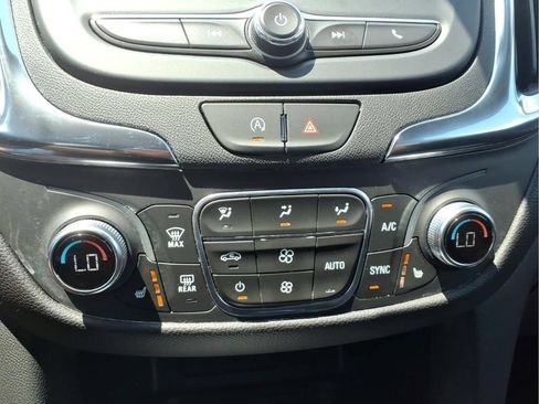 Certified 2024 Chevrolet Equinox LT w/ LPO, Floor Liner Package FWD image 11