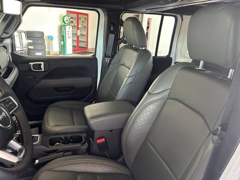 Used 2024 Jeep Wrangler High Altitude AWD/4WD image 16
