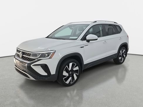 Certified 2024 Volkswagen Taos SEL image 7