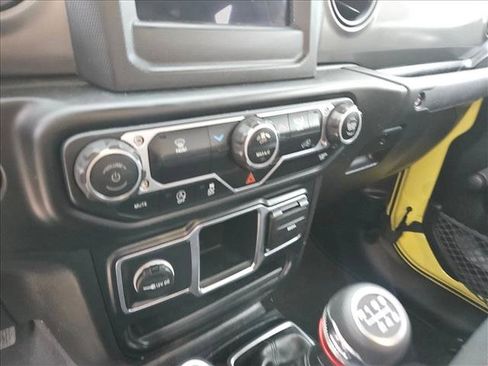 Used 2023 Jeep Gladiator Sport AWD/4WD image 17