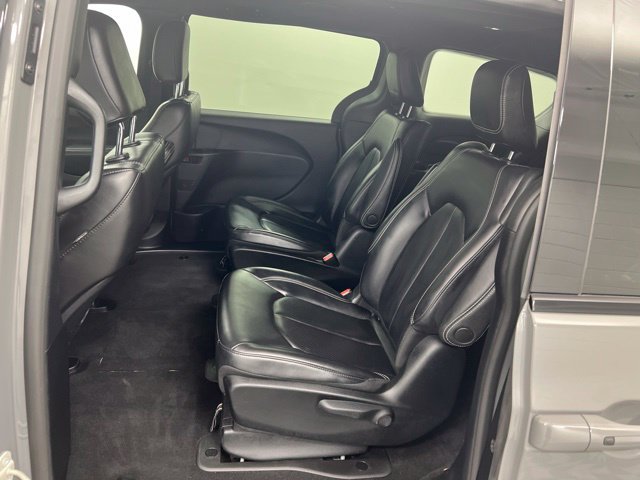 Used 2023 Chrysler Pacifica Touring-L w/ S Appearance Package FWD image 11