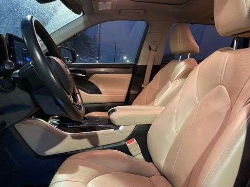 Used 2023 Toyota Highlander Limited image 10