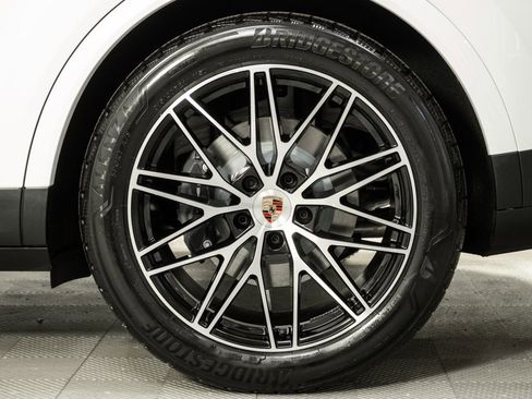 New 2026 Porsche Cayenne Base image 40