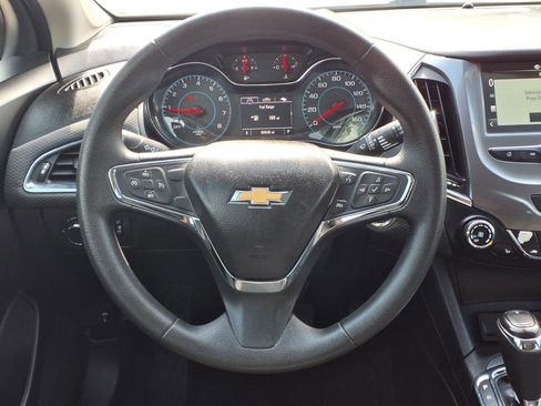 Used 2018 Chevrolet Cruze LT w/ Convenience Package image 7