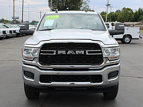 Used 2024 RAM 2500 Tradesman w/ Chrome Appearance Group AWD/4WD image 8
