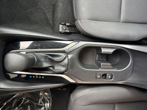 Used 2025 Toyota Corolla LE image 40