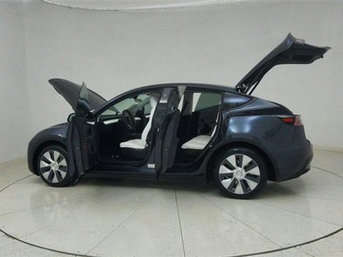 Used 2024 Tesla Model Y Long Range image 76