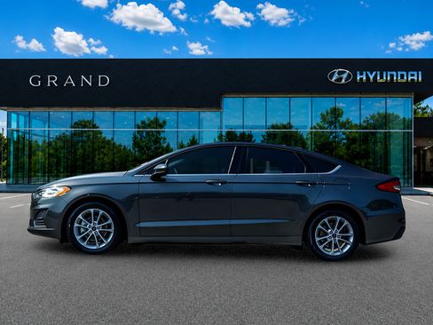 Used 2020 Ford Fusion SE FWD image 3