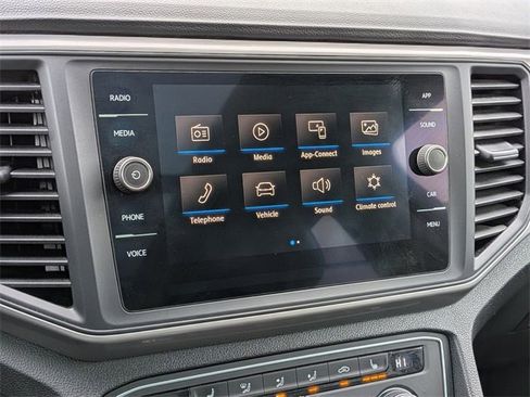 Used 2020 Volkswagen Atlas Cross Sport SE image 18