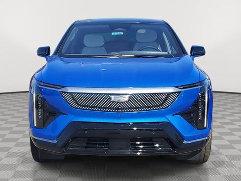 New 2025 Cadillac Optiq Luxury 1 w/ LPO, ONYX Package image 2