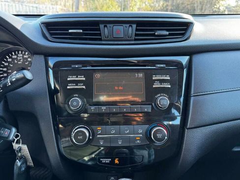 Used 2017 Nissan Rogue S FWD image 19