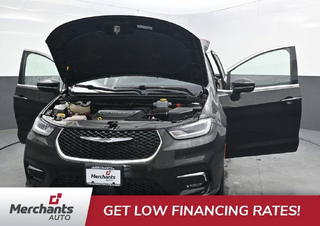 Used 2023 Chrysler Pacifica Touring-L FWD image 43