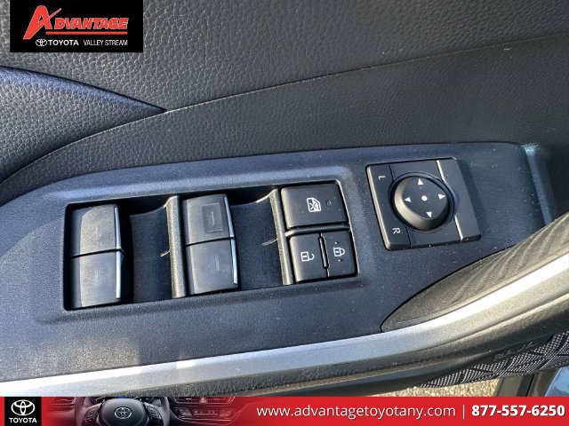 Used 2023 Toyota RAV4 XLE Premium AWD/4WD image 22
