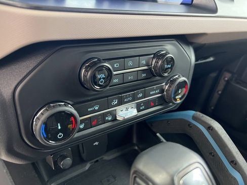 Used 2022 Ford Bronco Wildtrak image 15