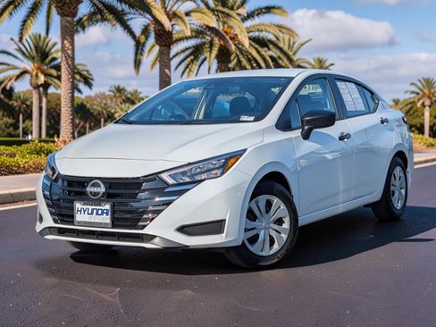 Used 2025 Nissan Versa S w/ Trunk Package FWD image 2