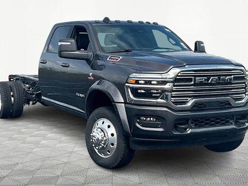New 2026 RAM 4500 4x4 Crew Cab DRW w/ Laramie Trim Package image 2