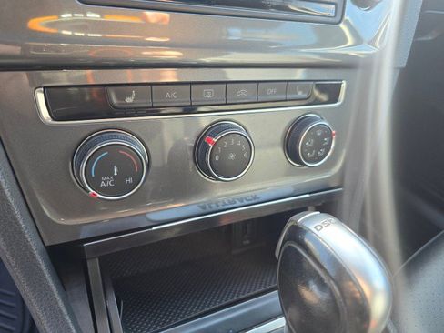 Used 2017 Volkswagen Golf Alltrack S image 34