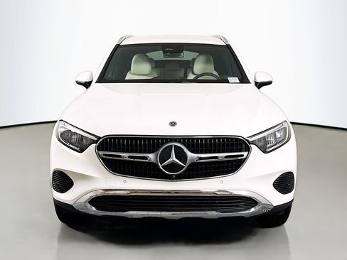 Used 2025 Mercedes-Benz GLC 350e 4MATIC image 2
