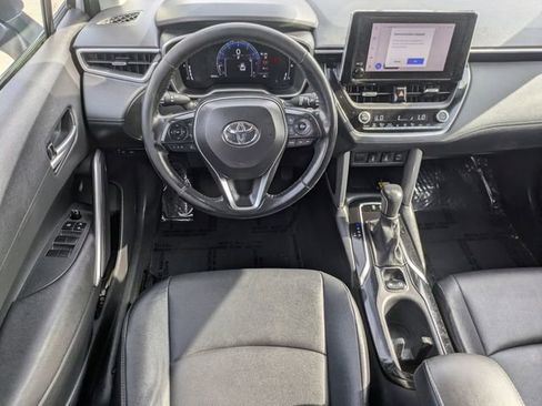 Used 2023 Toyota Corolla Cross XLE image 11