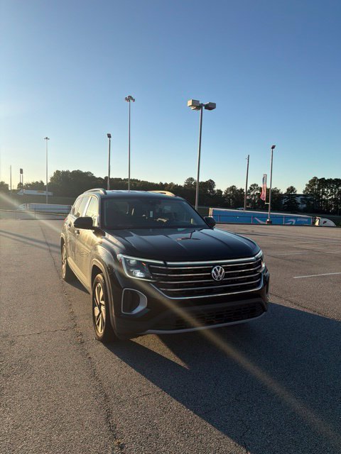 Used 2025 Volkswagen Atlas SE FWD image 2
