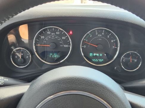 Used 2018 Jeep Wrangler Unlimited Sahara w/ Connectivity Group AWD/4WD image 15