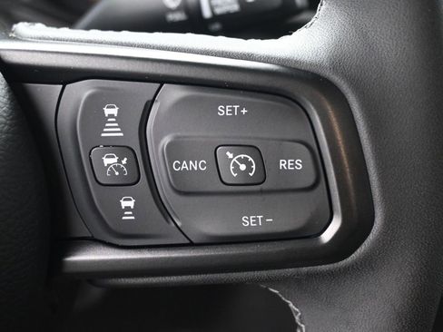 Used 2025 Jeep Gladiator Mojave w/ Convenience Group image 2