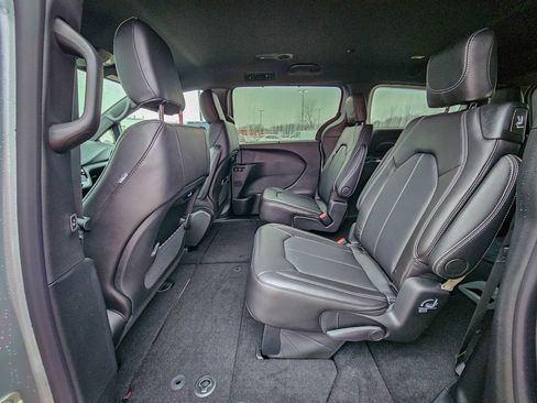 New 2026 Chrysler Pacifica Select image 31