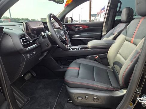 Used 2026 Chevrolet Traverse RS FWD image 5