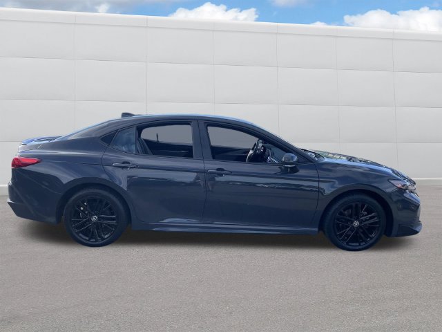 Used 2025 Toyota Camry SE AWD/4WD image 9