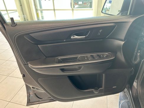 Used 2017 Chevrolet Traverse LT w/ Graphite Special Edition AWD/4WD image 11
