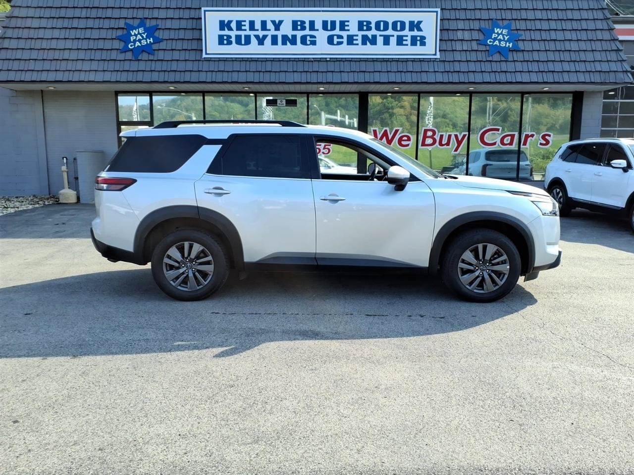 Used 2025 Nissan Pathfinder SV AWD/4WD image 1