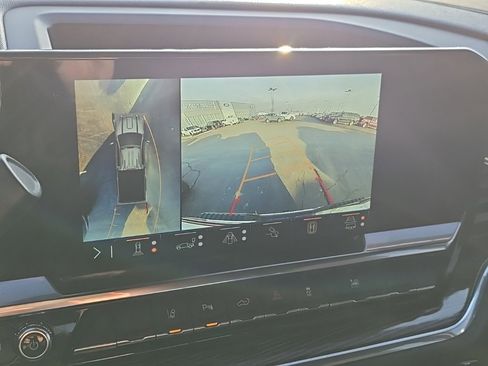 Used 2024 GMC Sierra 3500 SLE w/ SLE Value Package image 4