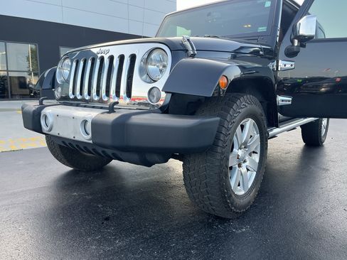 Used 2015 Jeep Wrangler Unlimited Sahara w/ Mopar Chrome Edition Group AWD/4WD image 43