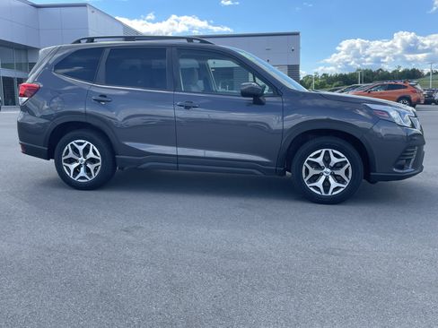 Certified 2023 Subaru Forester Premium AWD/4WD image 2