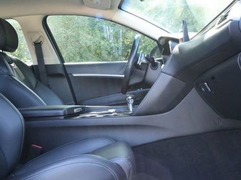 Used 2023 Genesis G70 2.0T image 12