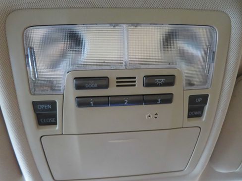 Used 2016 Toyota Highlander XLE FWD image 50