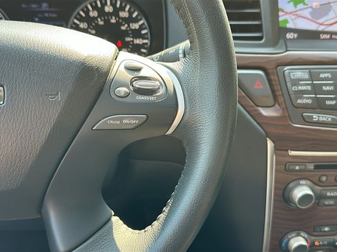 Used 2018 Nissan Pathfinder Platinum AWD/4WD image 19