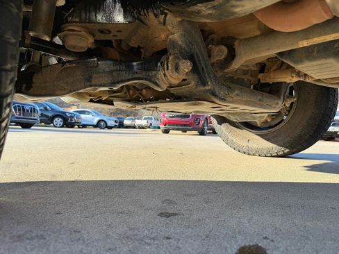 Used 2019 Toyota Tacoma TRD Off-Road w/ Technology Package image 26