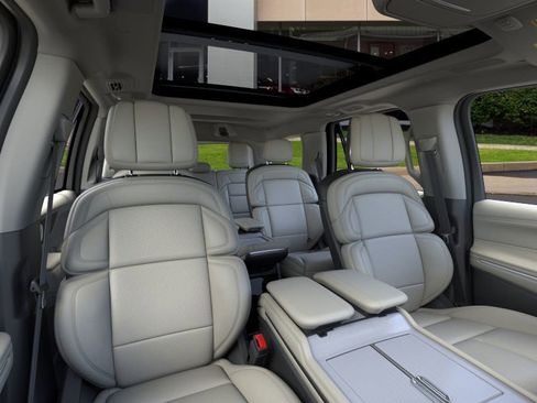 New 2026 Lincoln Navigator Reserve image 10