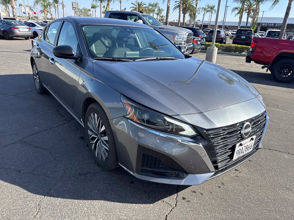Used 2025 Nissan Altima 2.5 SV FWD image 5